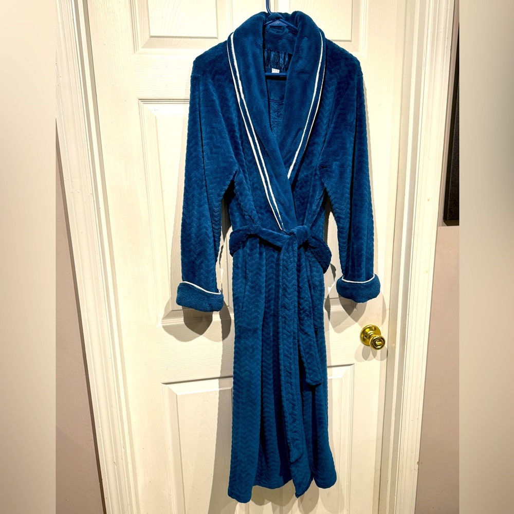 Liz Claiborne Robe Navy blue velour belted white piping on collar and sleeve